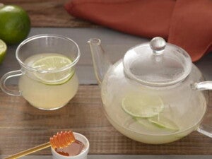 Xícara e bule transparentes com Chá de Gengibre com Limão e Mel