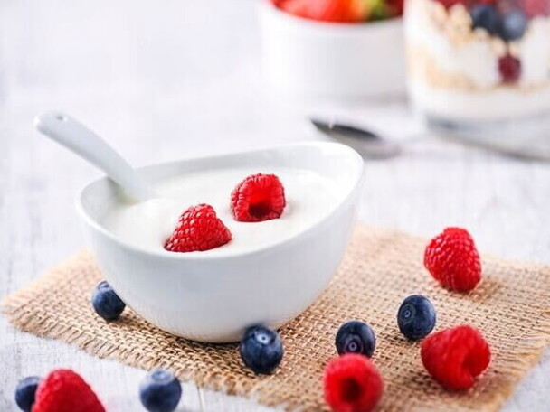 Iogurte desnatado com frutas vermelhas Iogurte desnatado com frutas vermelhas